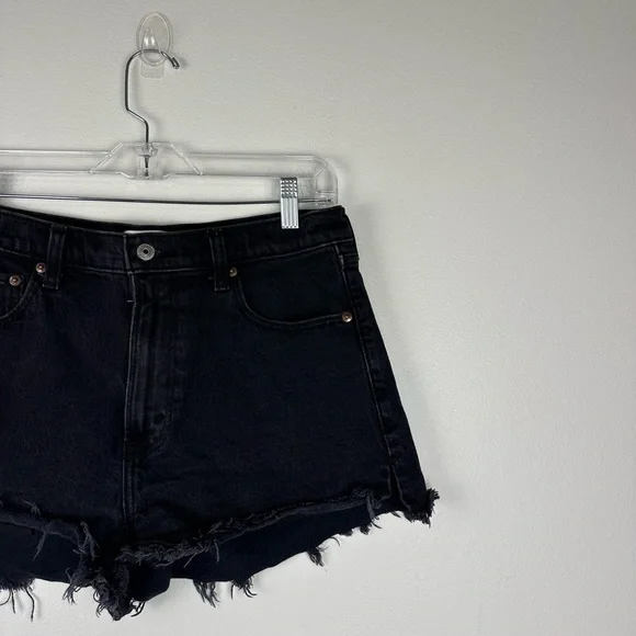 Abercrombie and Fitch Black High Rise Denim Mom Short Women’s Sz 29 - Picture 4 of 8